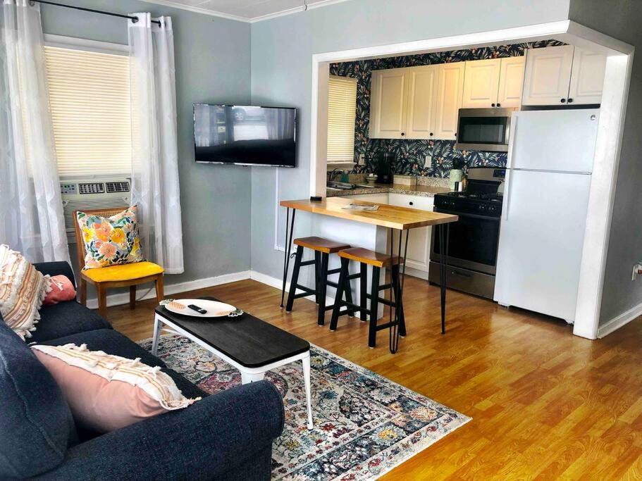 Steps To Beach & Downtown! Cozy Beach Bungalow #1 레이크워쓰 외부 사진